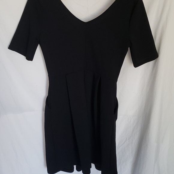 NWT textured black dress with pockets! - Picture 5 of 8
